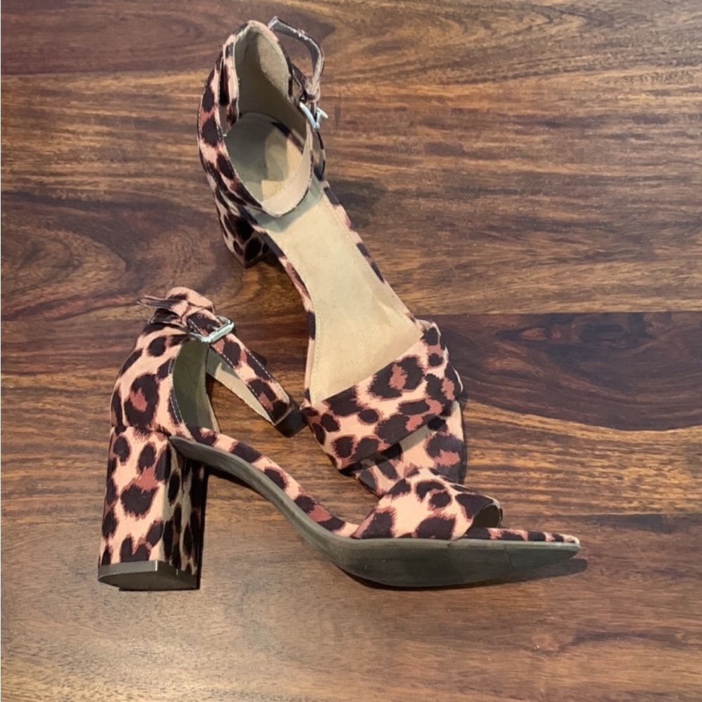 Old Navy Ankle Strap Block Heel Open
Toe Sandals Size 10 - Picture 9 of 12